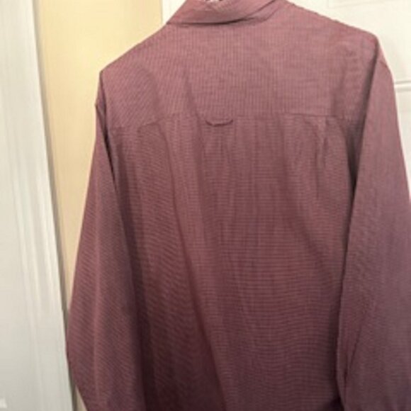 Men's Shirt Haggar Large (16 -16 1/2) Burgundy Button Down Wrinkle Resistant - Picture 2 of 4